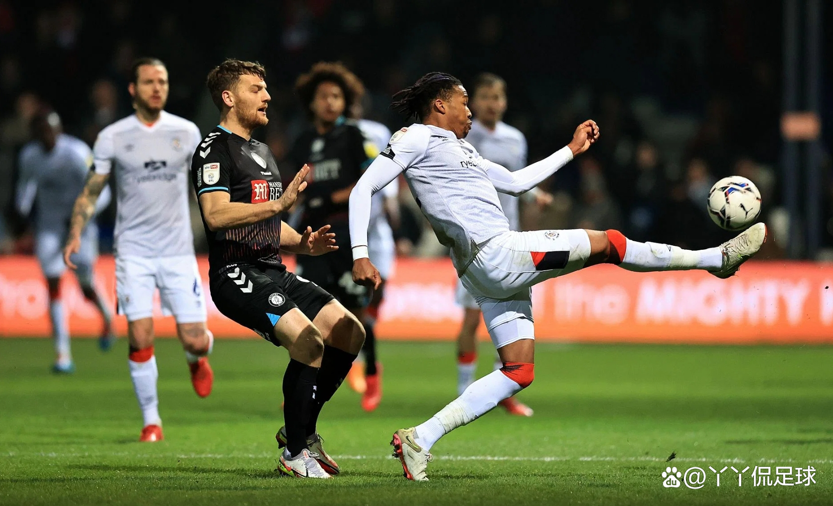 主场作战,球队实现逆袭,赢下比赛 主场作战,球队实现逆袭,赢下比赛