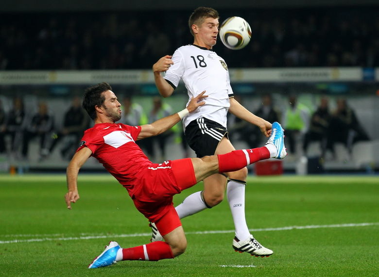 欧预赛赛场上球员们展现出强大的战斗力的简单介绍