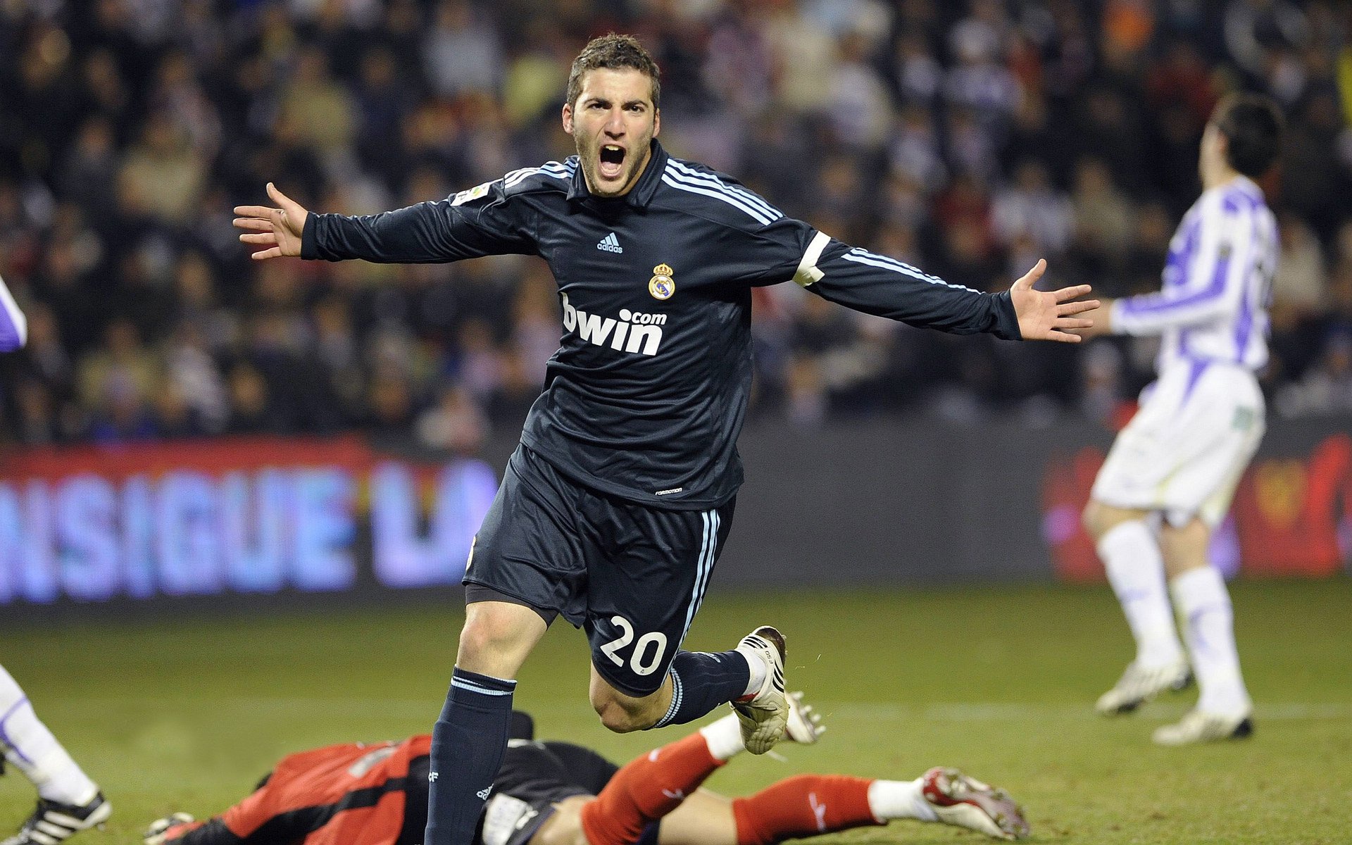 德甲争冠战之夜，斯通斯如何成为攻防转换的隐形引擎