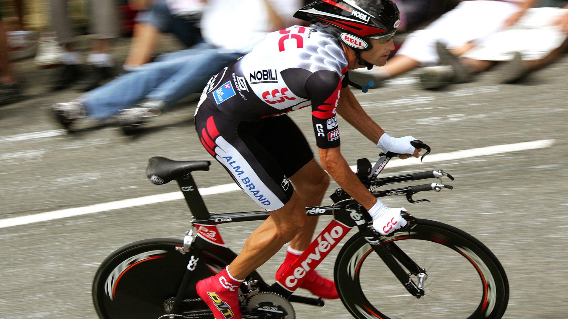 赛道上的逆袭,佩雷兹扛起哈斯车队,上演惊天逆转法拉利之战