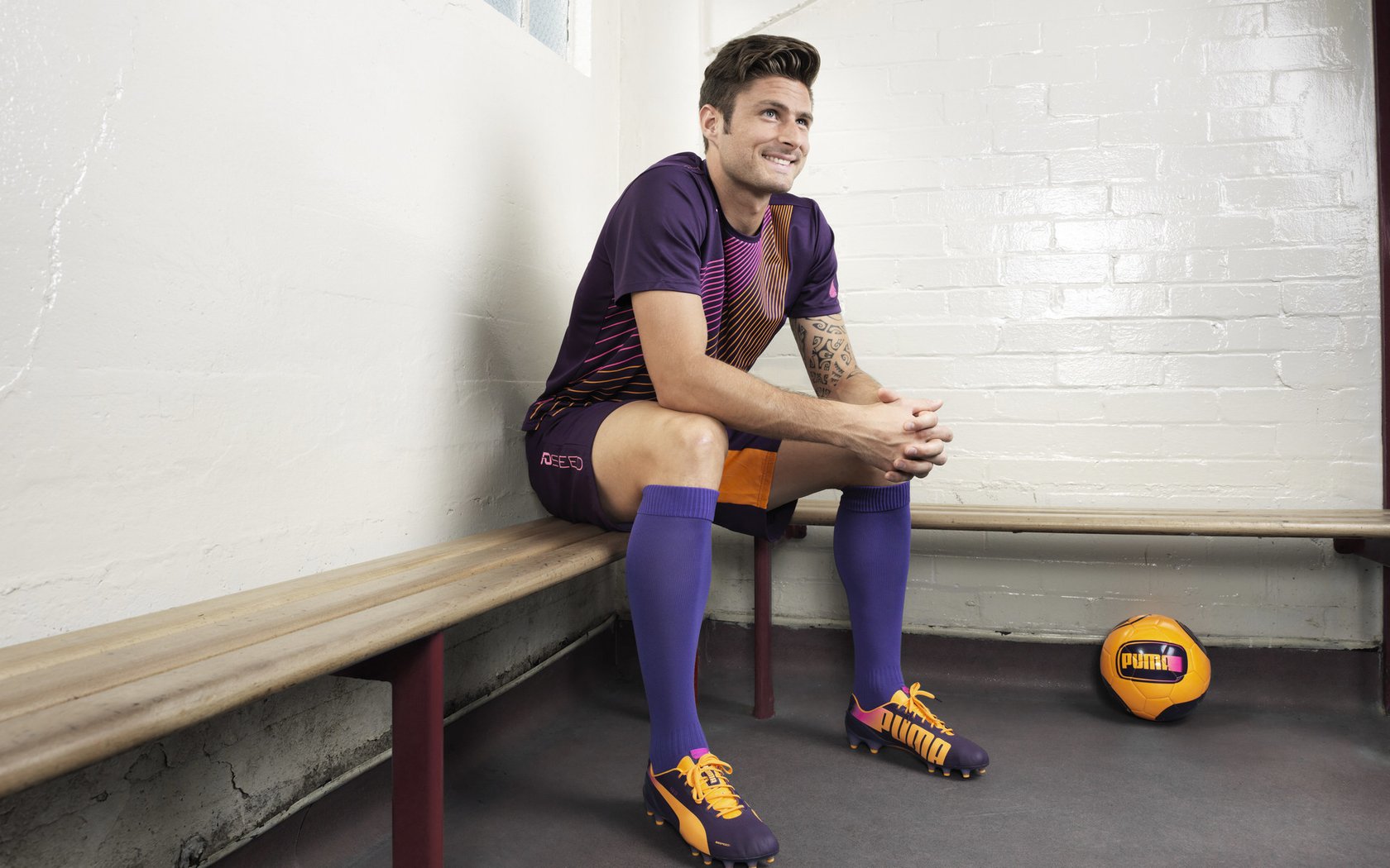 迈凯伦横扫红牛二队,拉塞尔点燃赛场,一场颠覆性的胜利