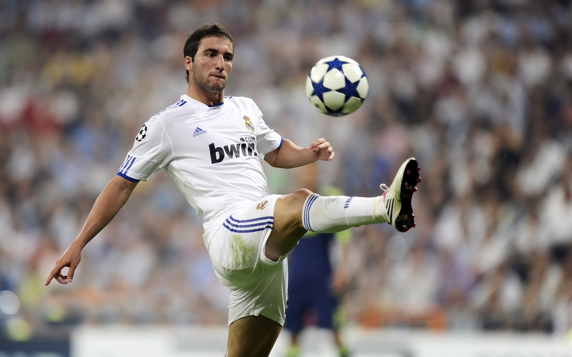 王者归来，梅赛德斯逆境翻盘红牛，佩雷兹惊艳四座书写传奇